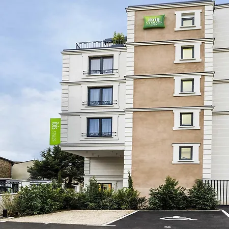 Hotel Ibis Styles Gare Grand Paris 3*