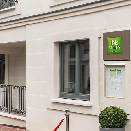 Hotel Ibis Styles Gare Grand Paris 3*