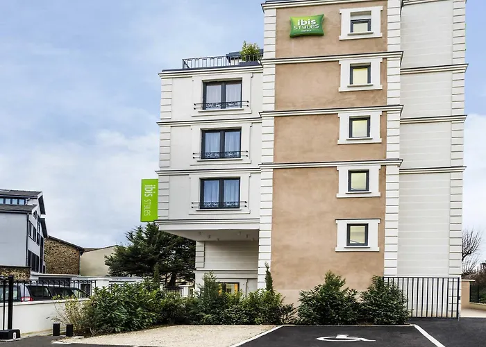 Hotel Ibis Styles Gare Grand Paris 3*